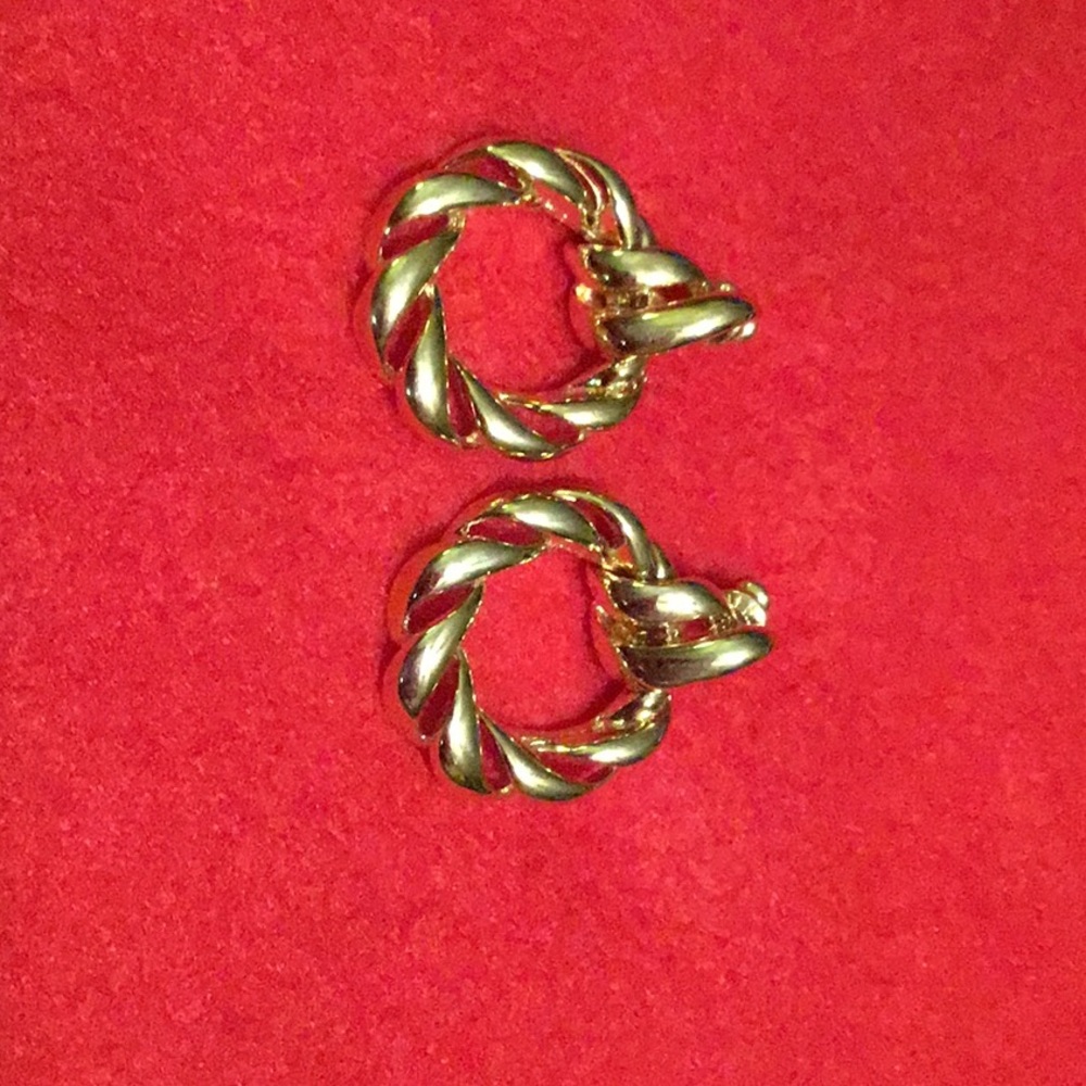 Beautiful Gold Hoop Earrings in Excellent Condition